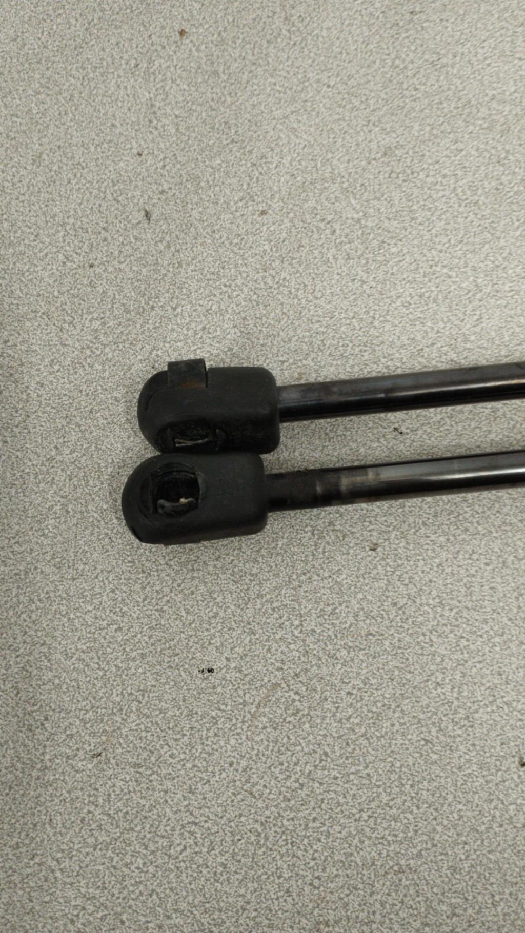 Verin de coffre RENAULT CLIO 2 PHASE 1 Essence - 1