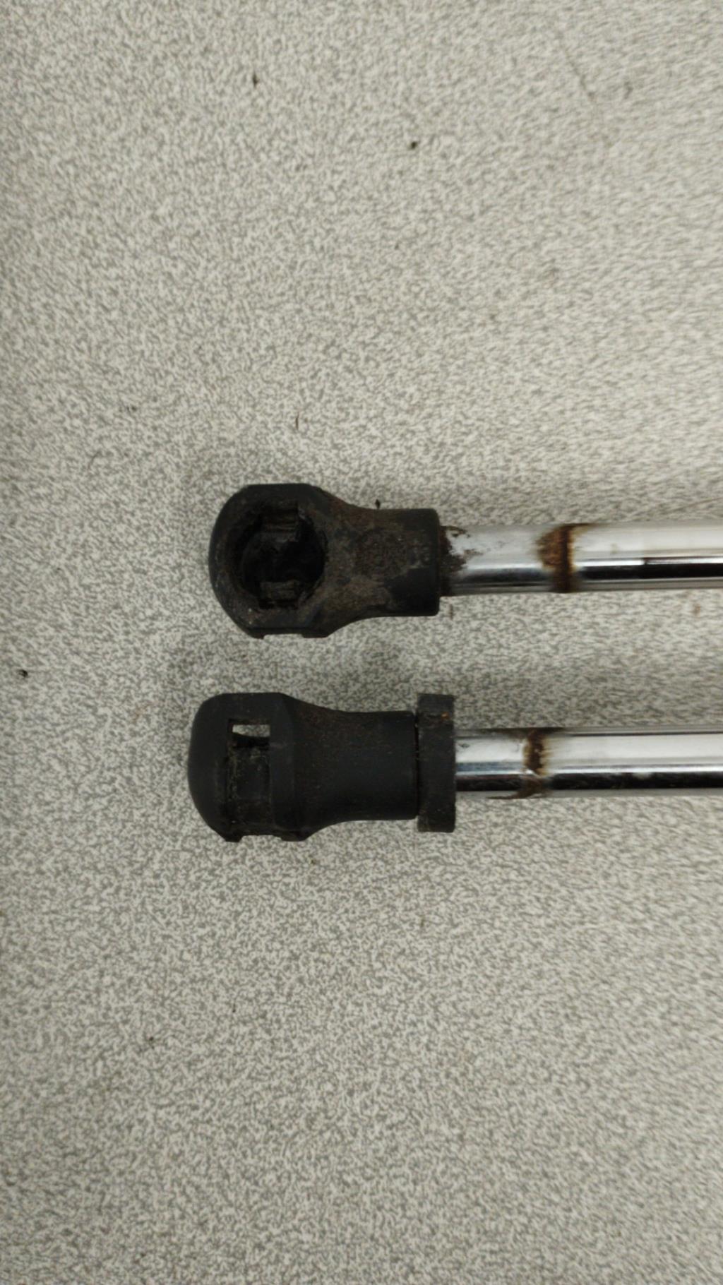 Verin de coffre RENAULT CLIO 3 PHASE 1 Diesel - 1