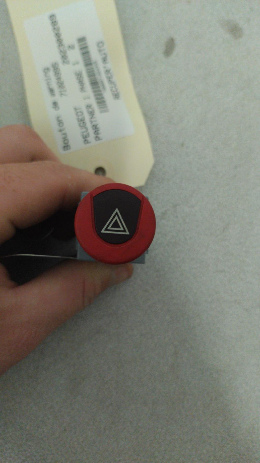 Bouton de warning PEUGEOT PARTNER 1 PHASE 1 Diesel - 1