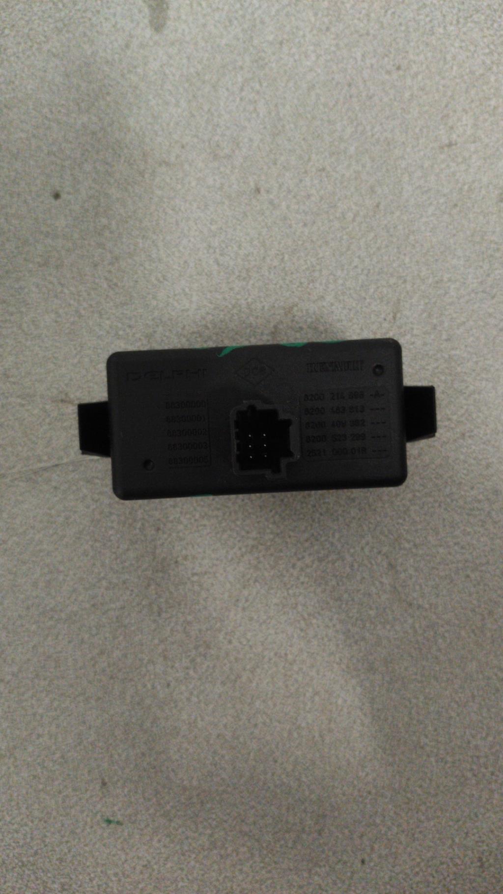 Bouton de warning RENAULT CLIO 3 PHASE 2 BREAK Diesel - 1