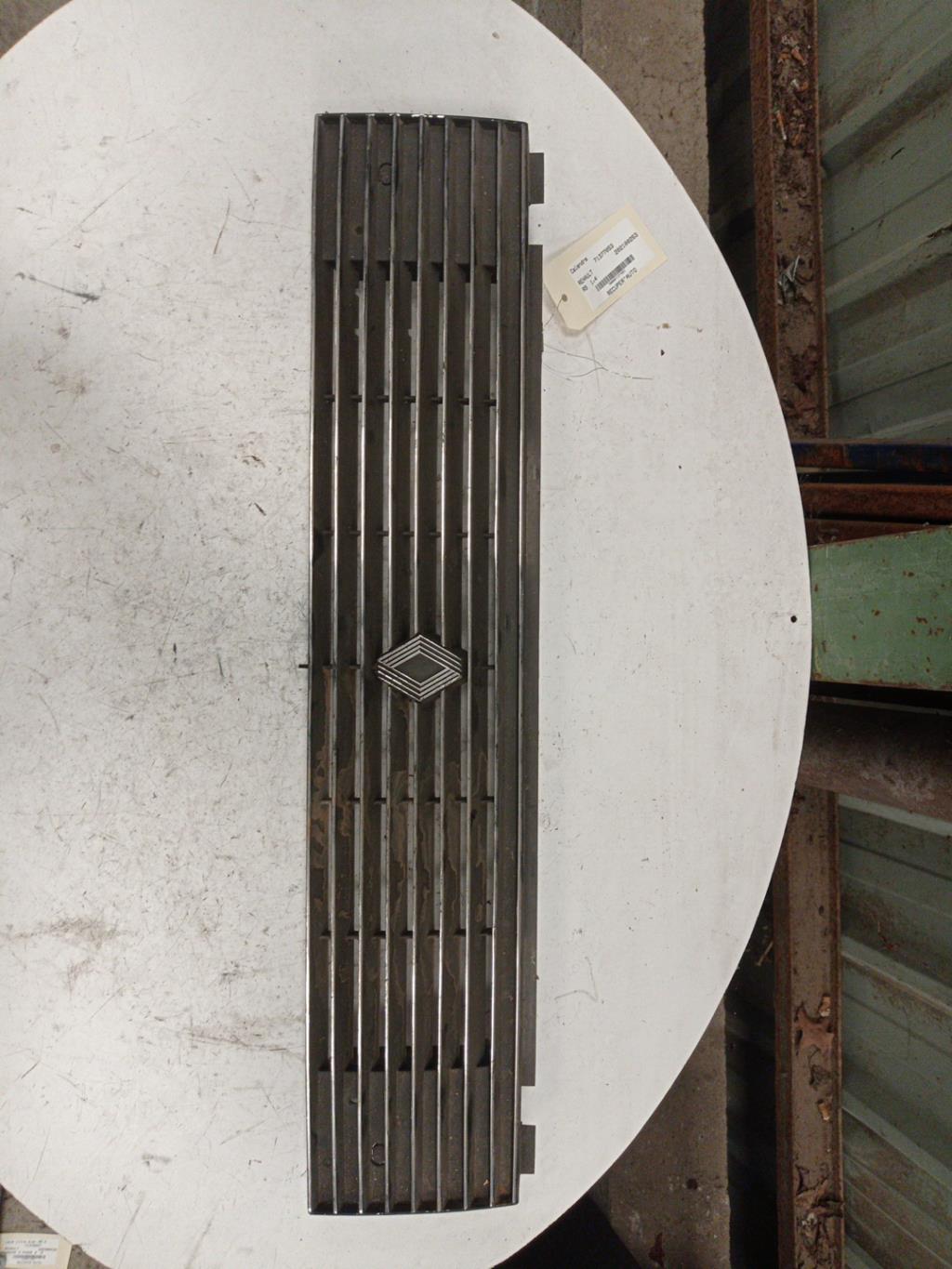 Calandre RENAULT R9 Essence - 1