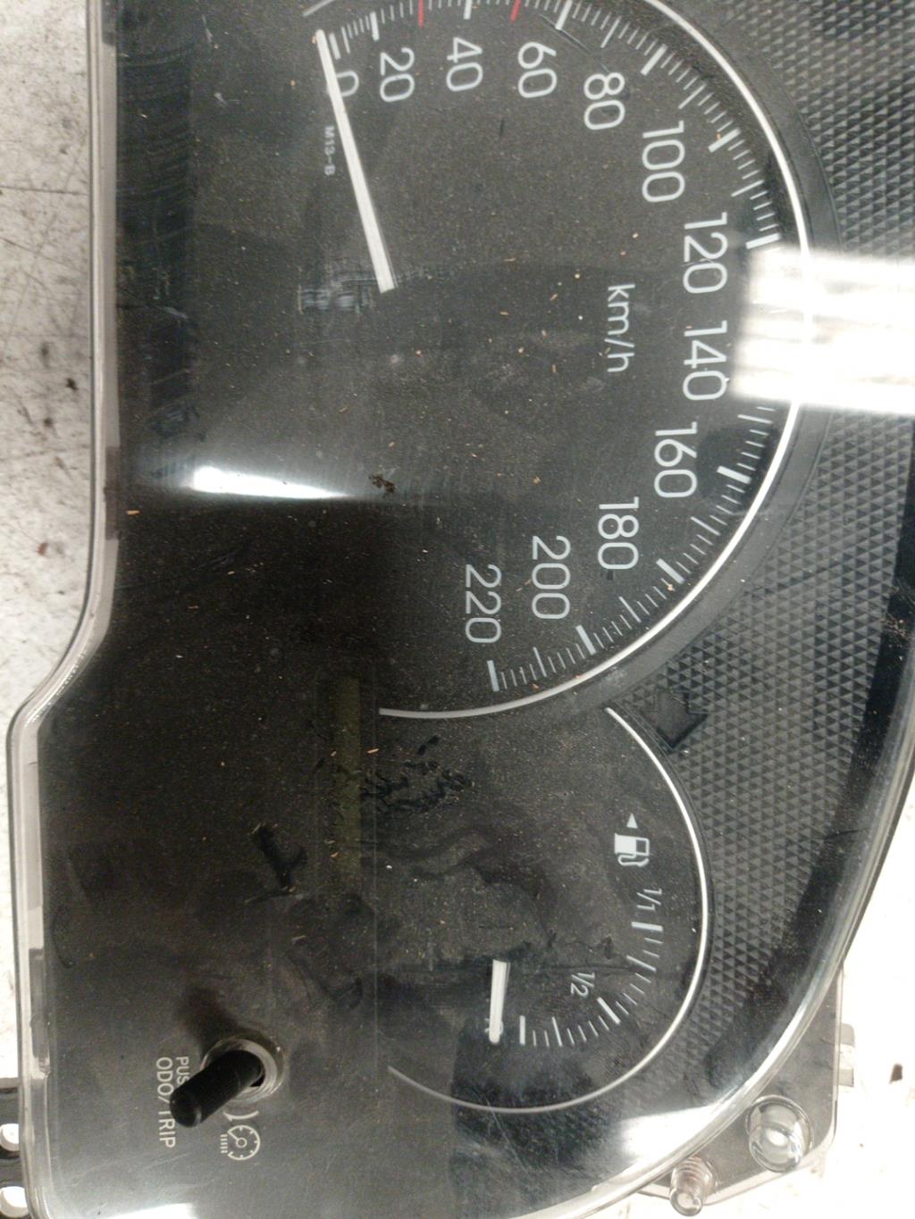 Compteur TOYOTA AVENSIS VERSO PHASE 1 Diesel - 1