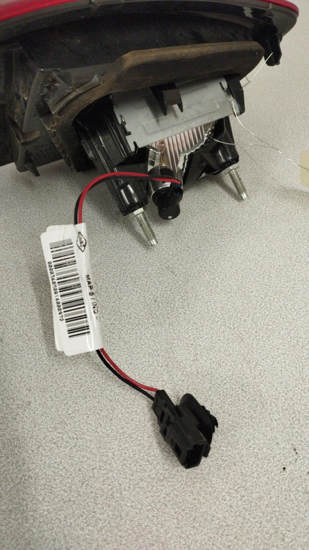 Feu arriere secondaire droit (feux) RENAULT CLIO 4 PHASE 2 BREAK Diesel - 1