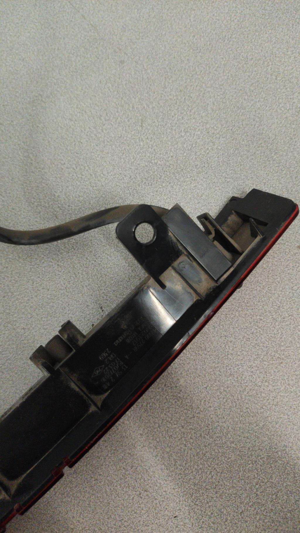 Feu arriere stop central RENAULT CLIO 4 PHASE 2 BREAK Diesel - 1