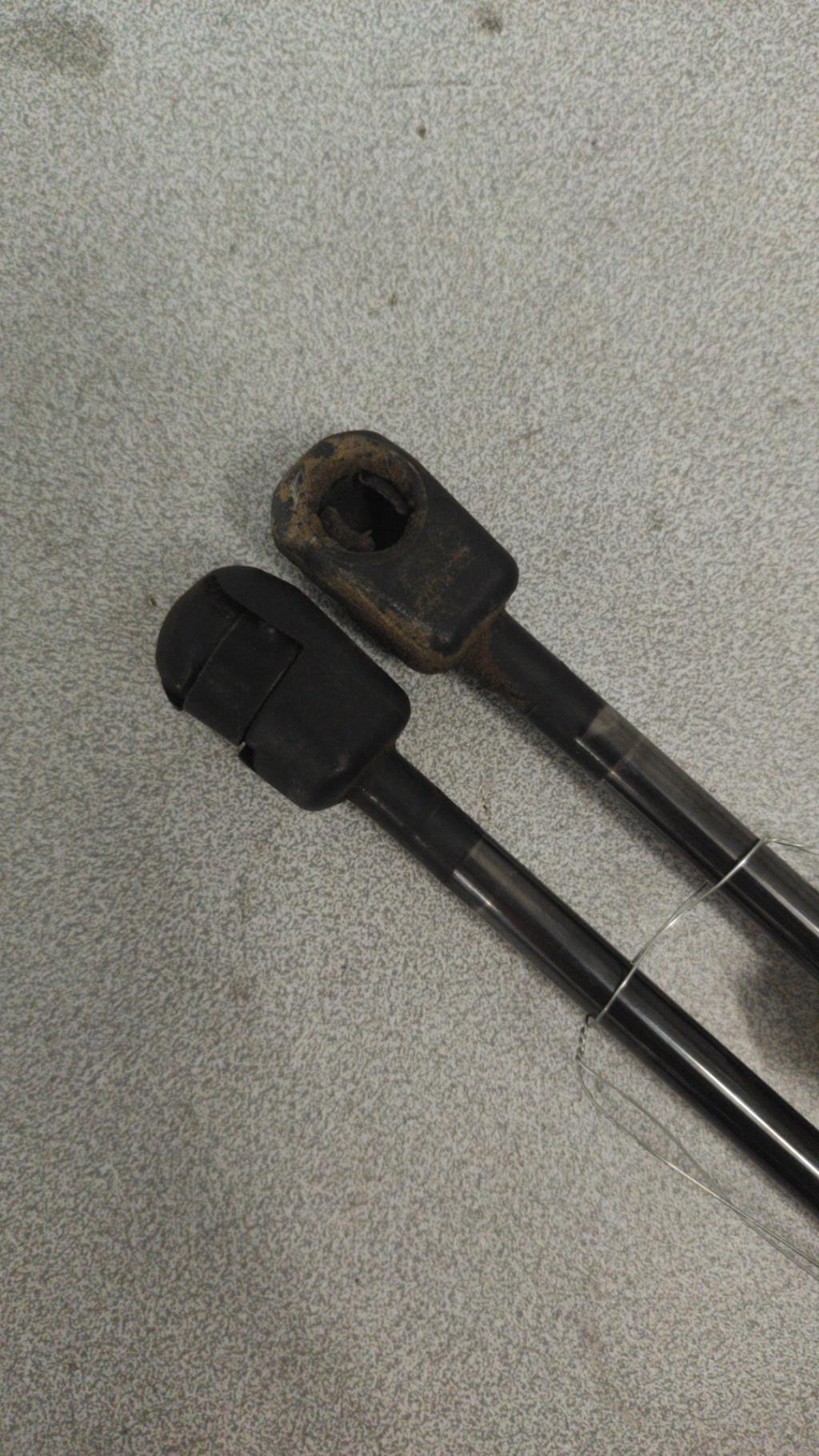Verin de coffre RENAULT CLIO 3 PHASE 2 BREAK Diesel - 1