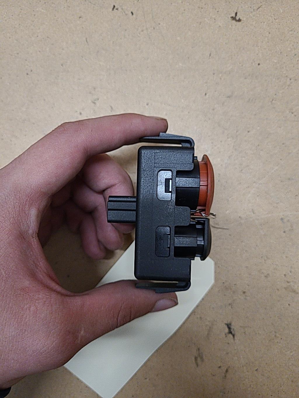 Bouton de warning RENAULT CLIO 3 PHASE 2 Diesel - 1