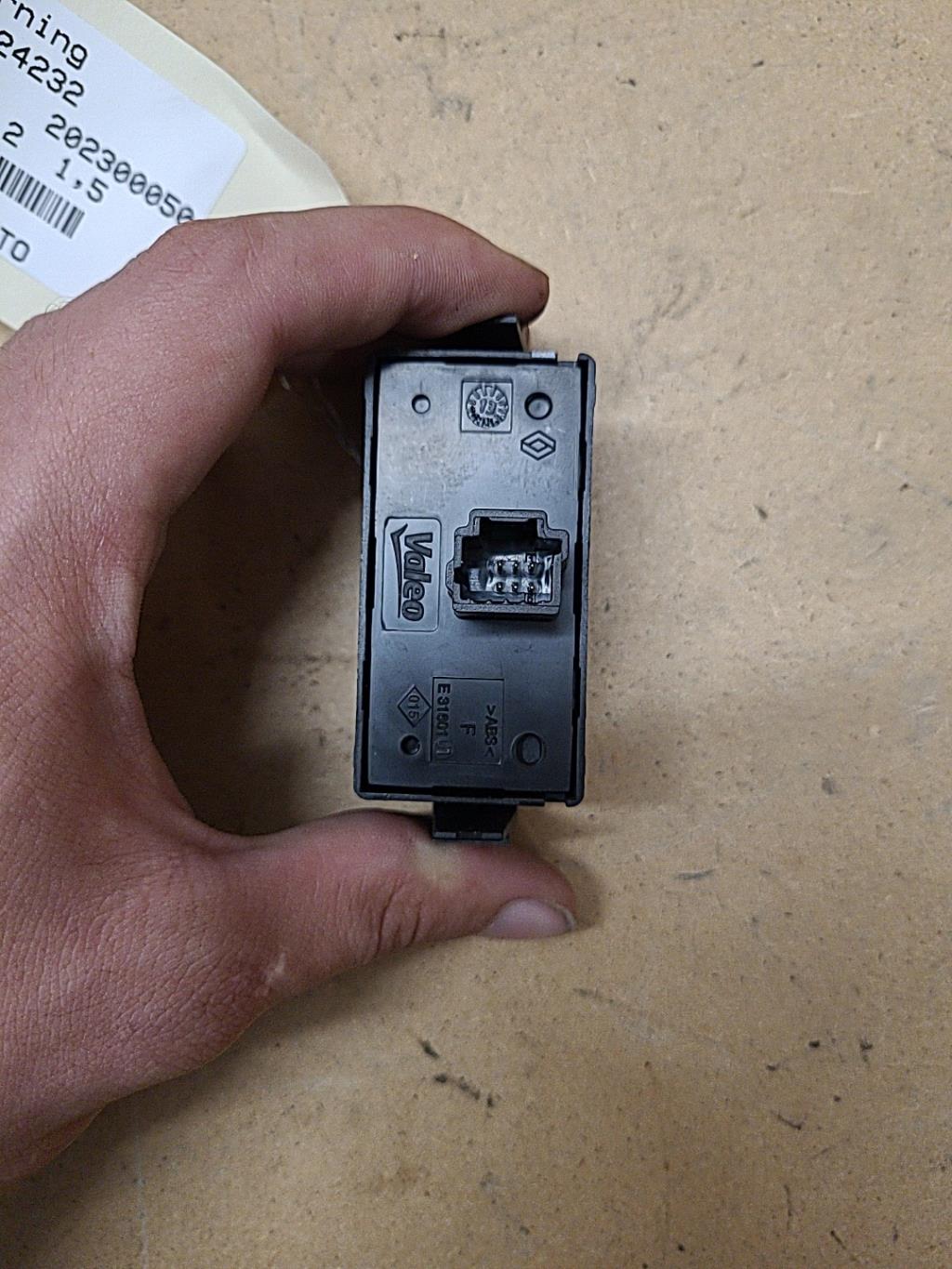 Bouton de warning RENAULT MEGANE 3 PHASE 2 Diesel - 1