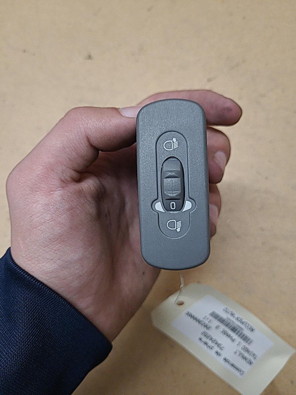 Commande de reglage hauteur de phare RENAULT TWINGO 1 PHASE 3 Essence - 1