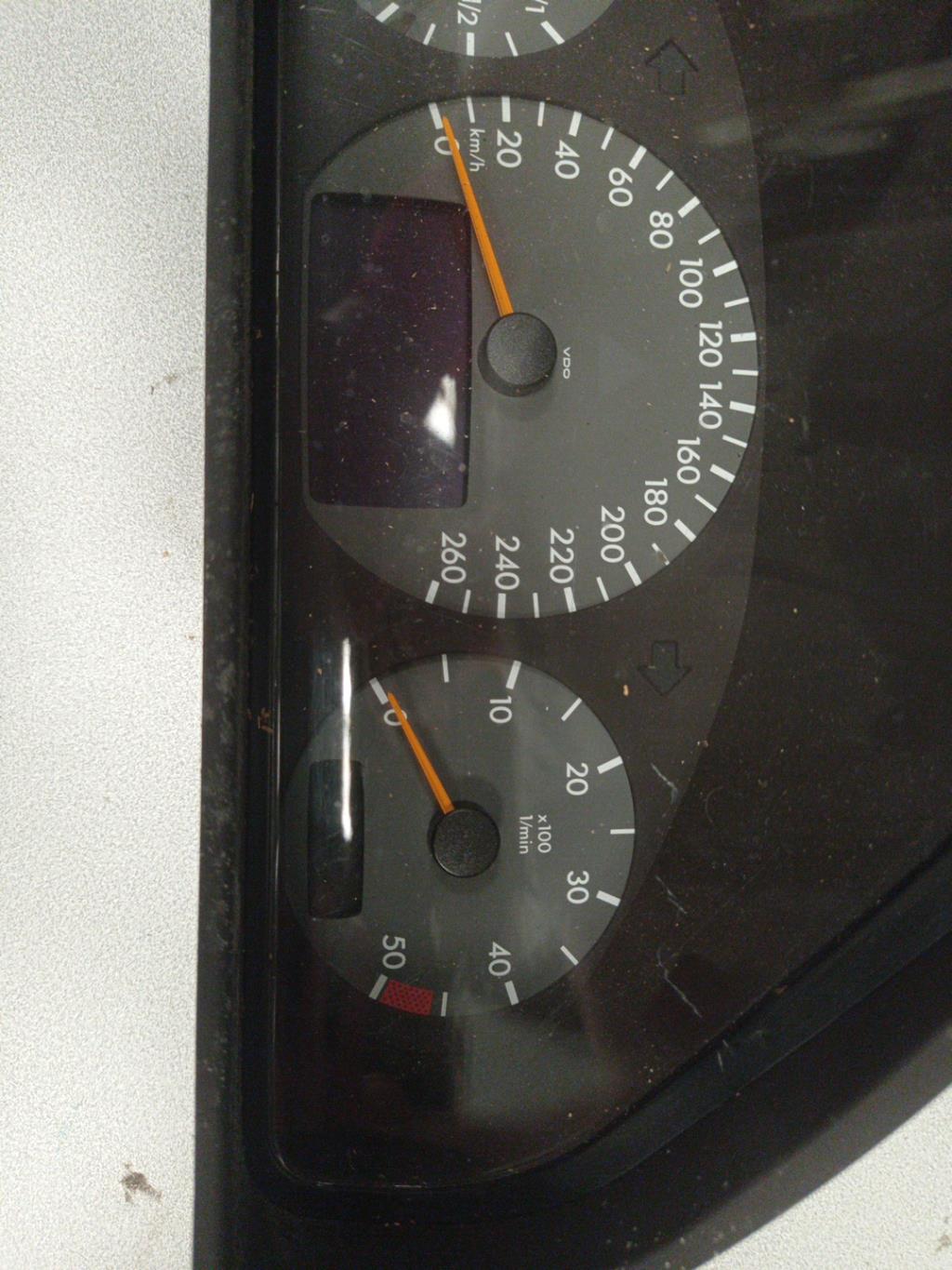 Compteur MERCEDES CLASSE E 210 PHASE 2 BREAK Diesel - 1