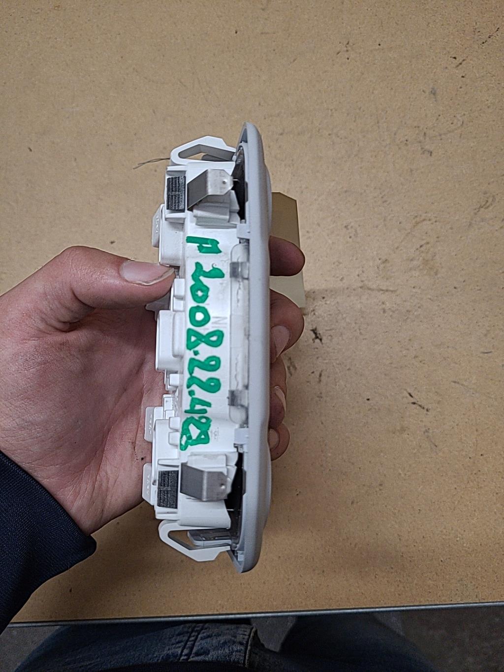 Eclairage de plafonnier PEUGEOT 2008 1 PHASE 1 Diesel - 1