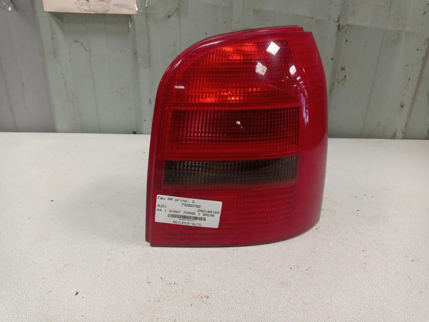 Fanale posteriore principale destro (luci) AUDI A4 1 AVANT PHASE 1 BREAK Gasolina - 1