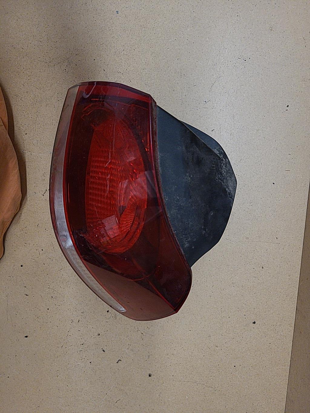 Fanale posteriore principale destro (luci) VOLKSWAGEN GOLF 6 Gasolina - 1