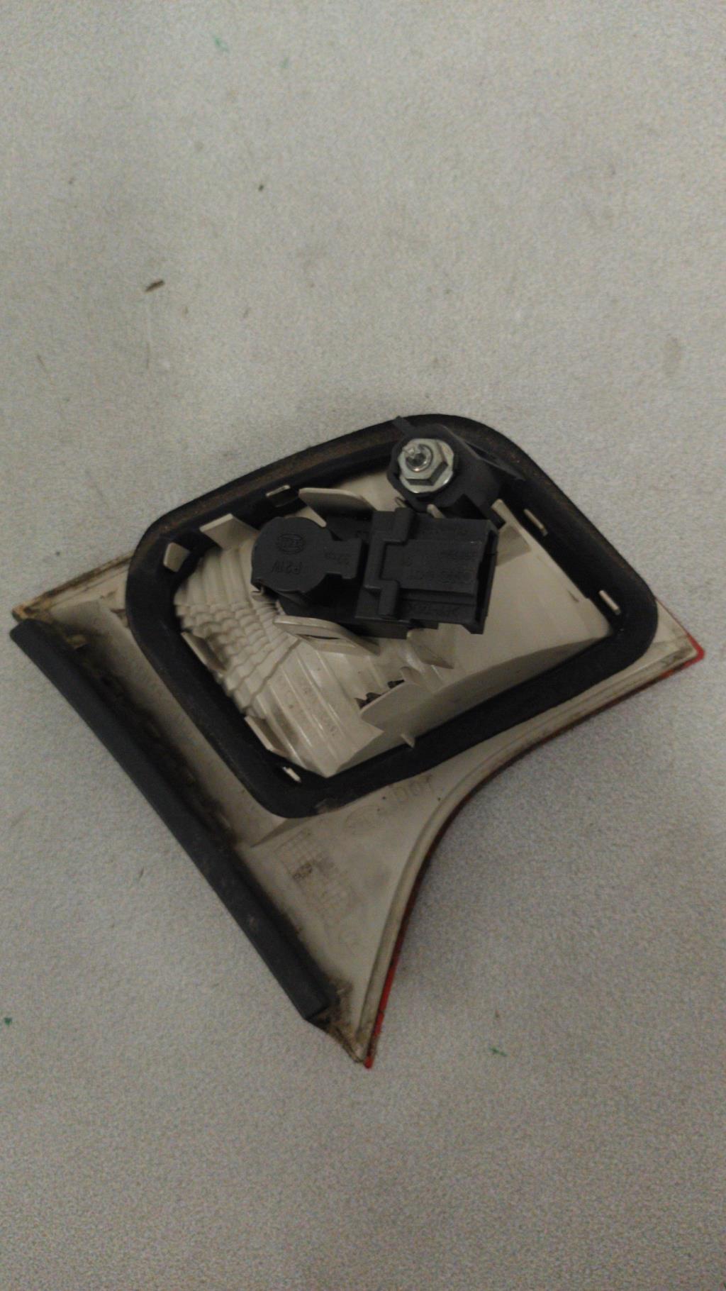 Feu arriere secondaire droit (feux) AUDI A4 2 PHASE 1 Diesel - 1
