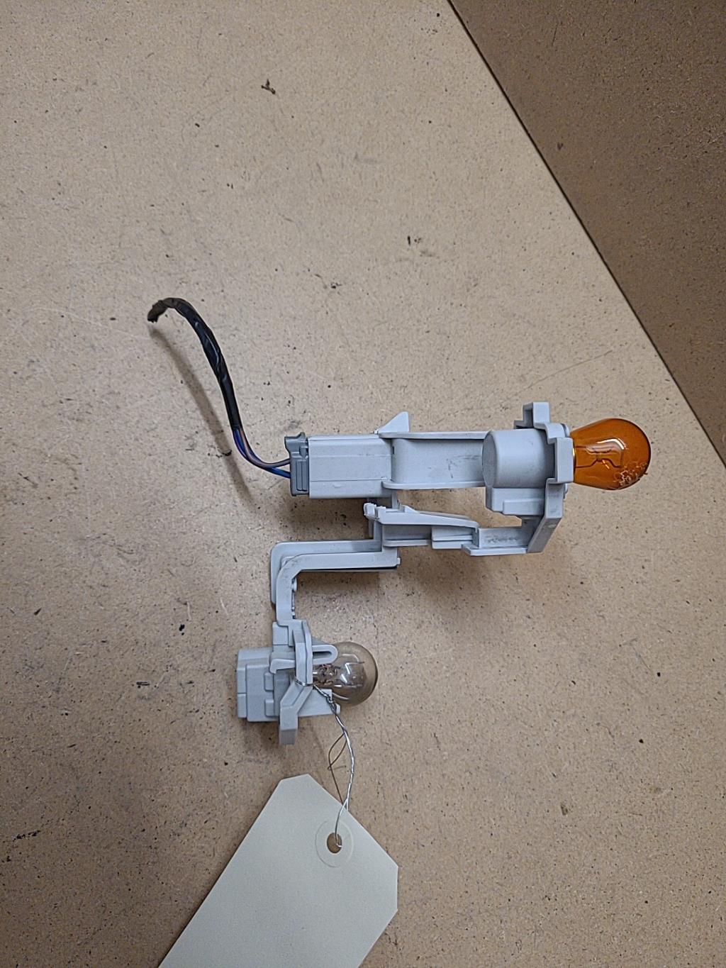 Base portalampade fanale posteriore sinistro FORD FIESTA 6 PHASE 1 Diésel - 1