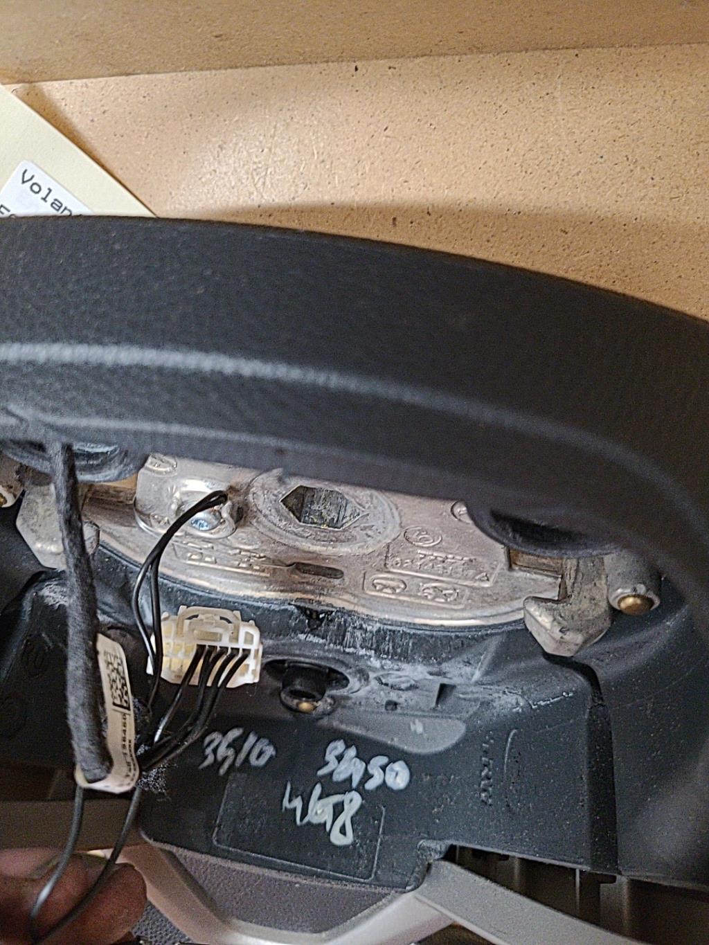 Volant FORD FIESTA 6 PHASE 1 Essence - 1