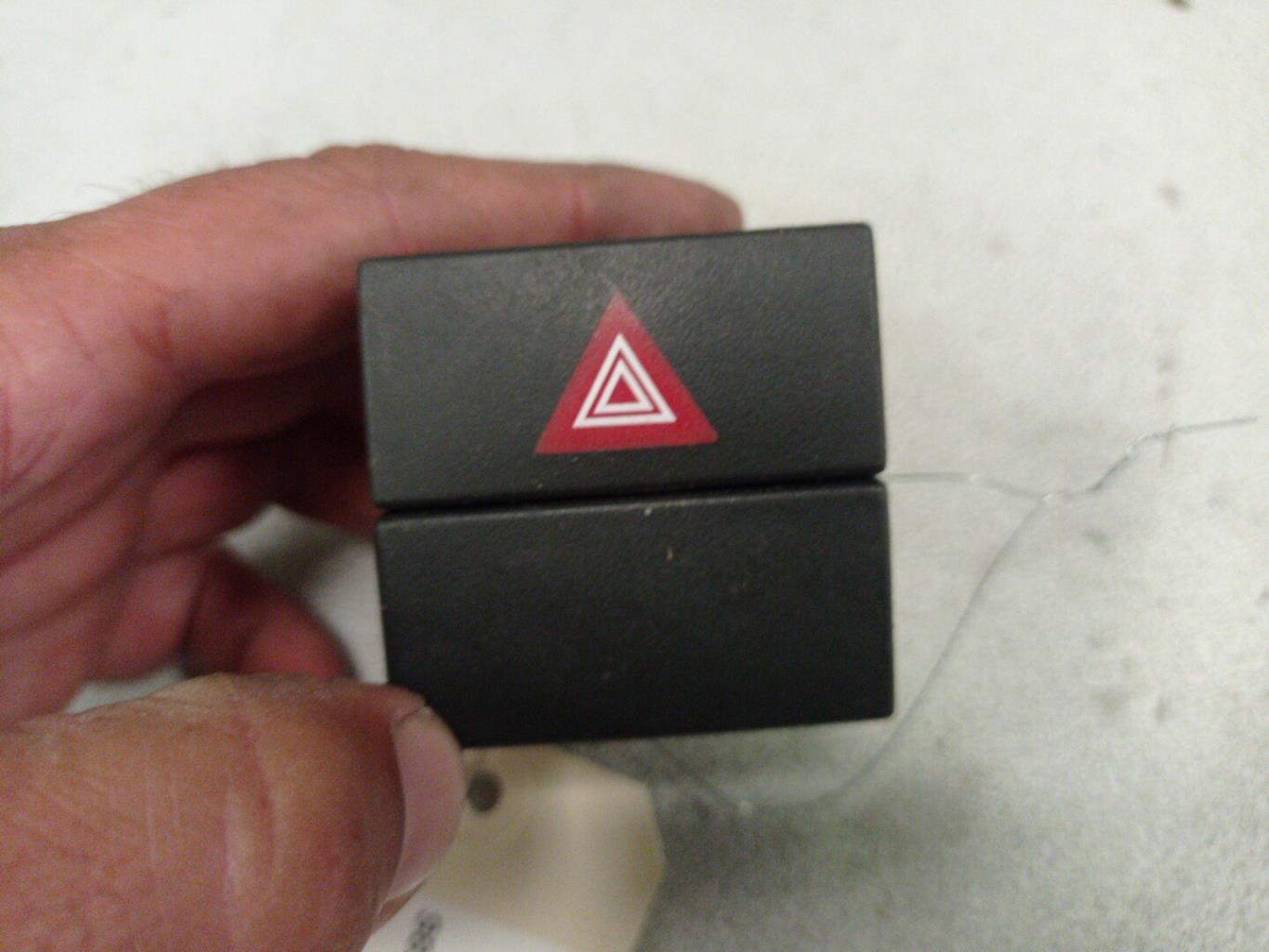 Bouton de warning OPEL MERIVA A PHASE 1 Diesel - 1