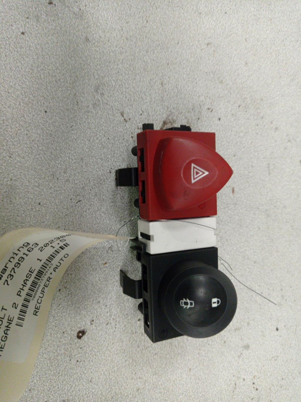 Bouton de warning RENAULT MEGANE 2 PHASE 1 Diesel - 1