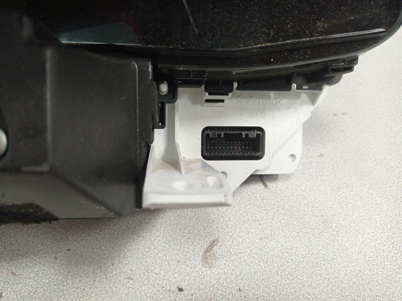 Compteur TOYOTA YARIS 2 PHASE 1 Essence - 1