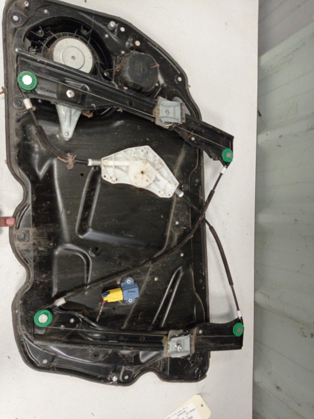 Alzacristalli elettrico anteriore sinistro VOLKSWAGEN PASSAT 5 BREAK Diésel - 1