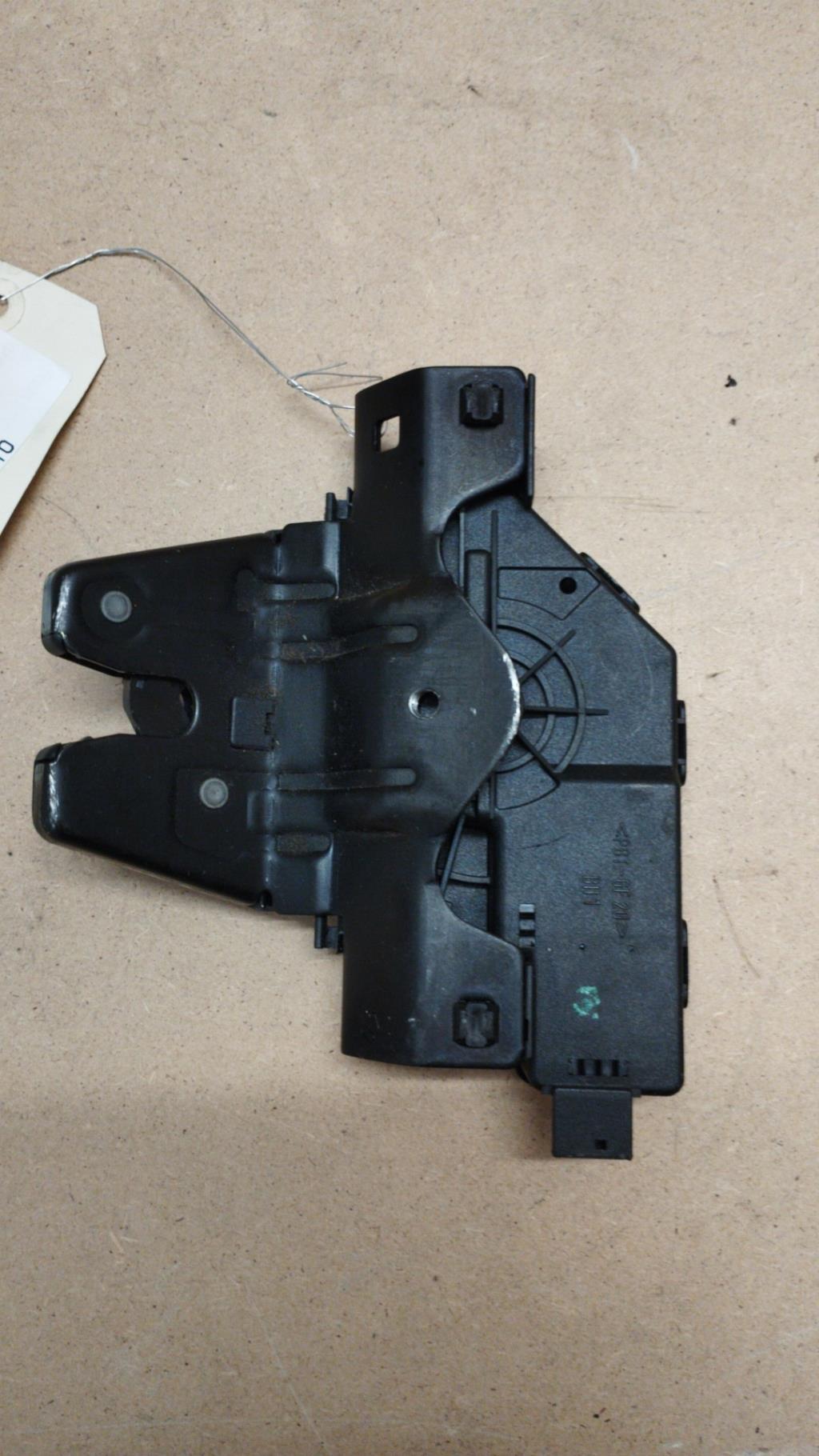 Serrure de coffre BMW SERIE 3 E46 PHASE 2 Diesel - 1