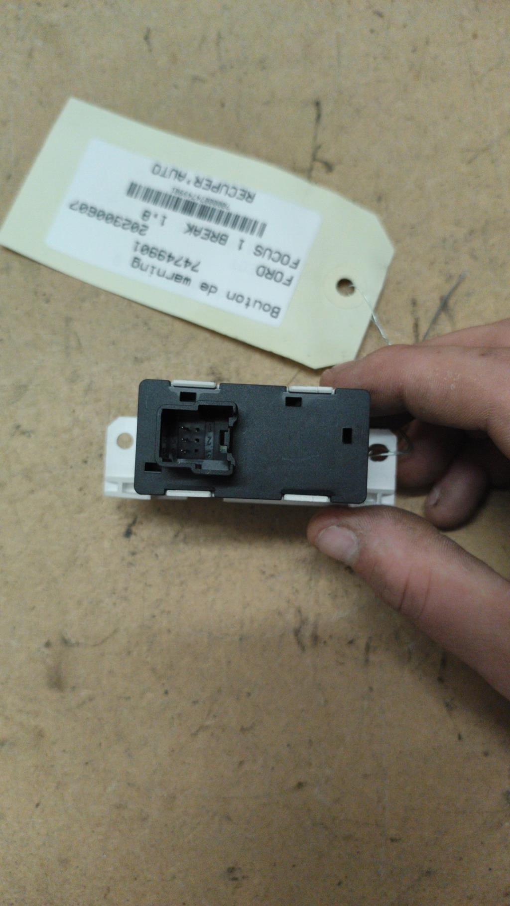 Bouton de warning FORD FOCUS 1 BREAK Diesel - 1