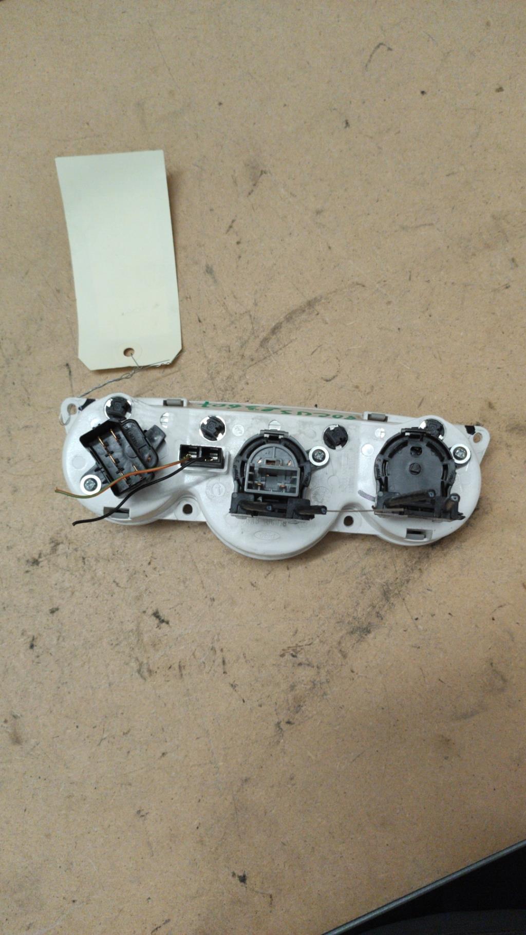 Commande chauffage FORD FOCUS 1 BREAK Diesel - 1
