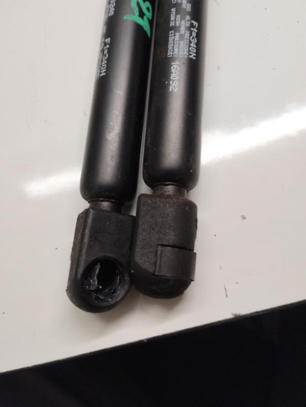 Verin de coffre RENAULT CLIO 2 PHASE 2 Diesel - 1