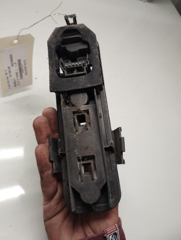 Base portalampade fanale posteriore destro RENAULT CLIO 2 PHASE 1 Diésel - 1