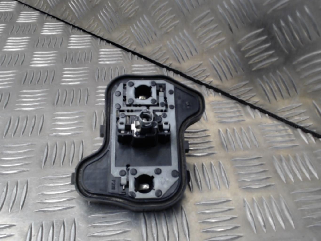 Base portalampade fanale posteriore destro VOLKSWAGEN GOLF 5 Diésel - 1
