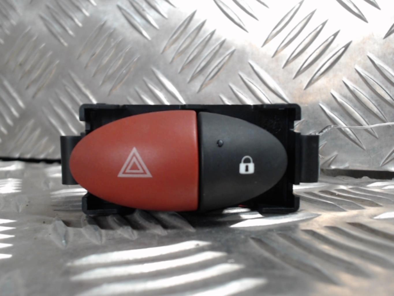 Bouton de warning RENAULT TWINGO 2 PHASE 2 Diesel - 1