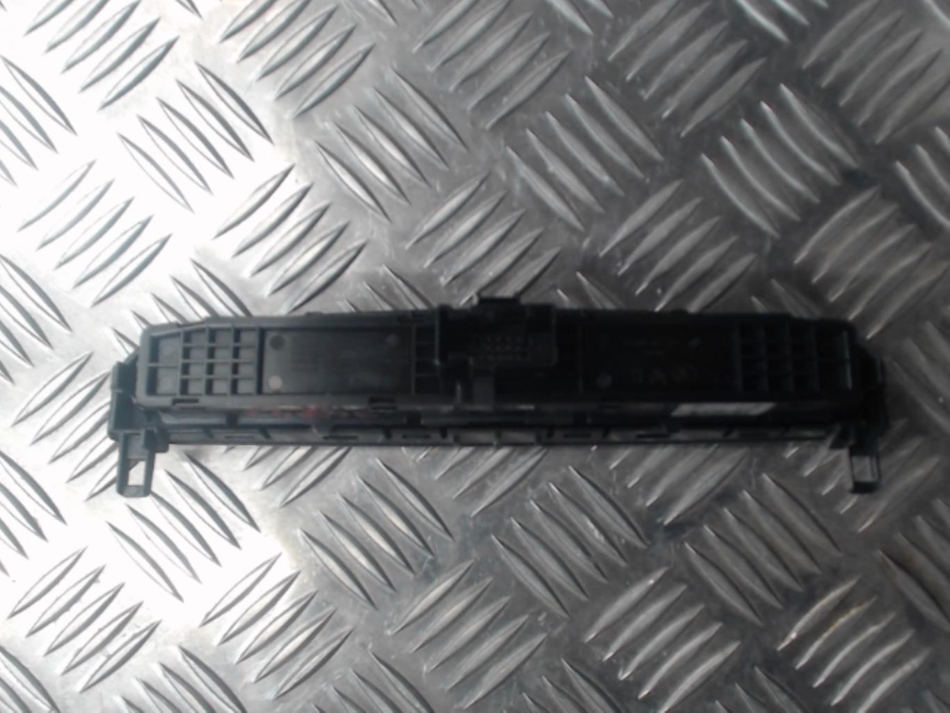 Bouton de warning PEUGEOT 308 1 PHASE 1 Diesel - 1