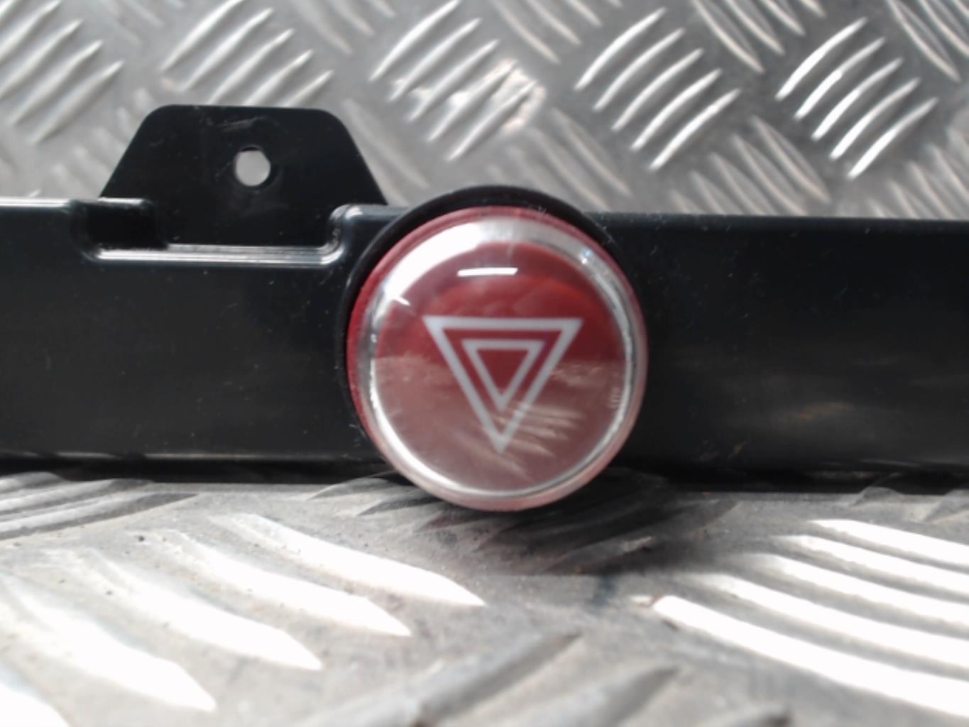 Bouton de warning FIAT 500 2 PHASE 1 Essence - 1