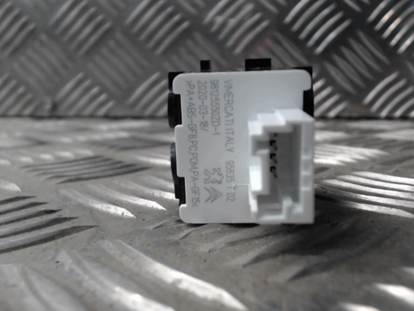 Commande de reglage hauteur de phare CITROEN C3 3 PHASE 1 Essence - 1