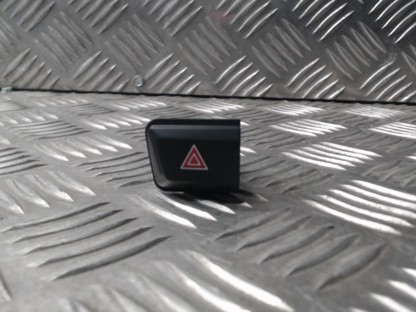 Bouton de warning PEUGEOT 208 1 PHASE 2 Diesel - 1