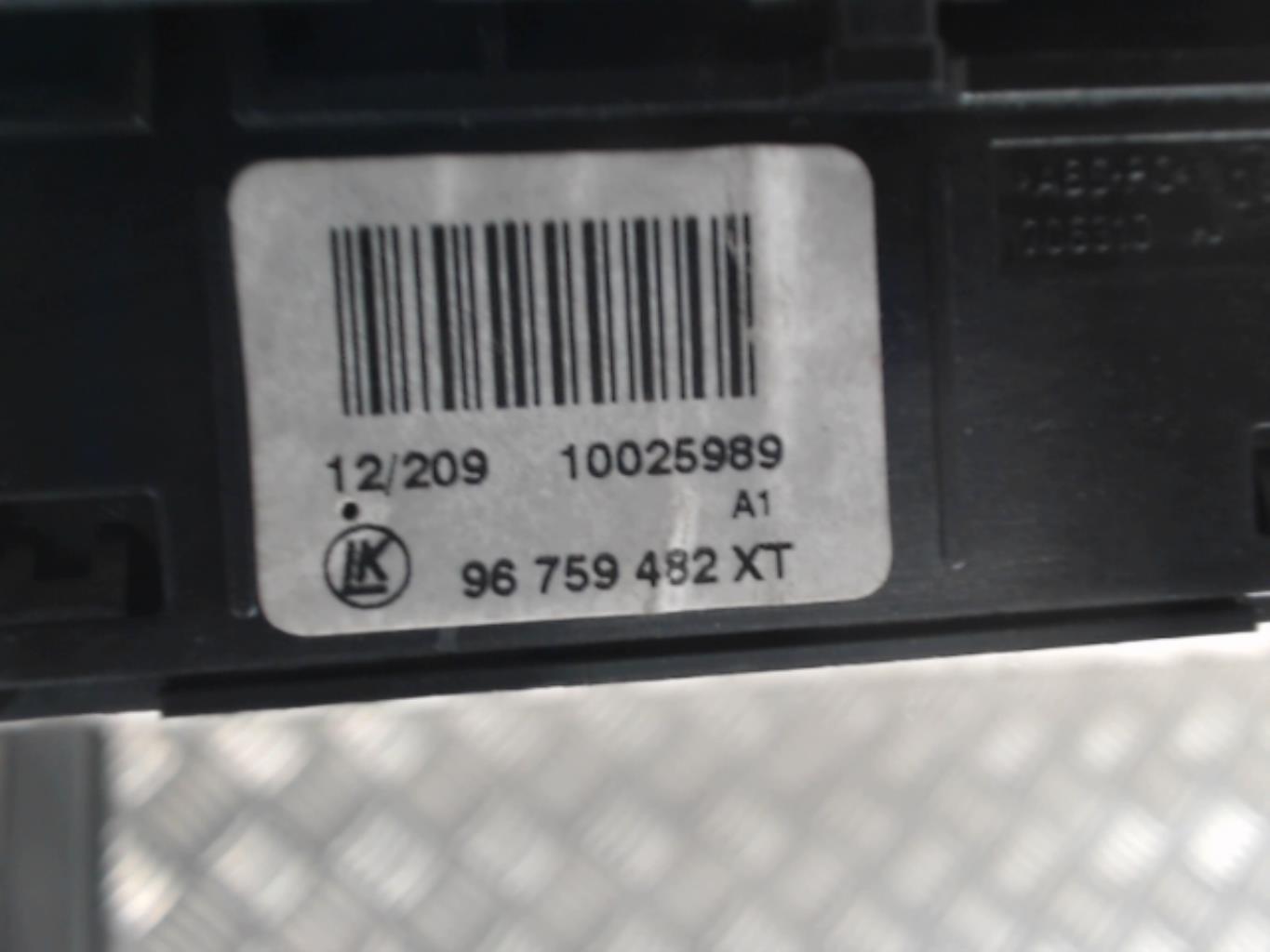 Bouton de warning PEUGEOT 308 1 PHASE 2 Diesel - 1