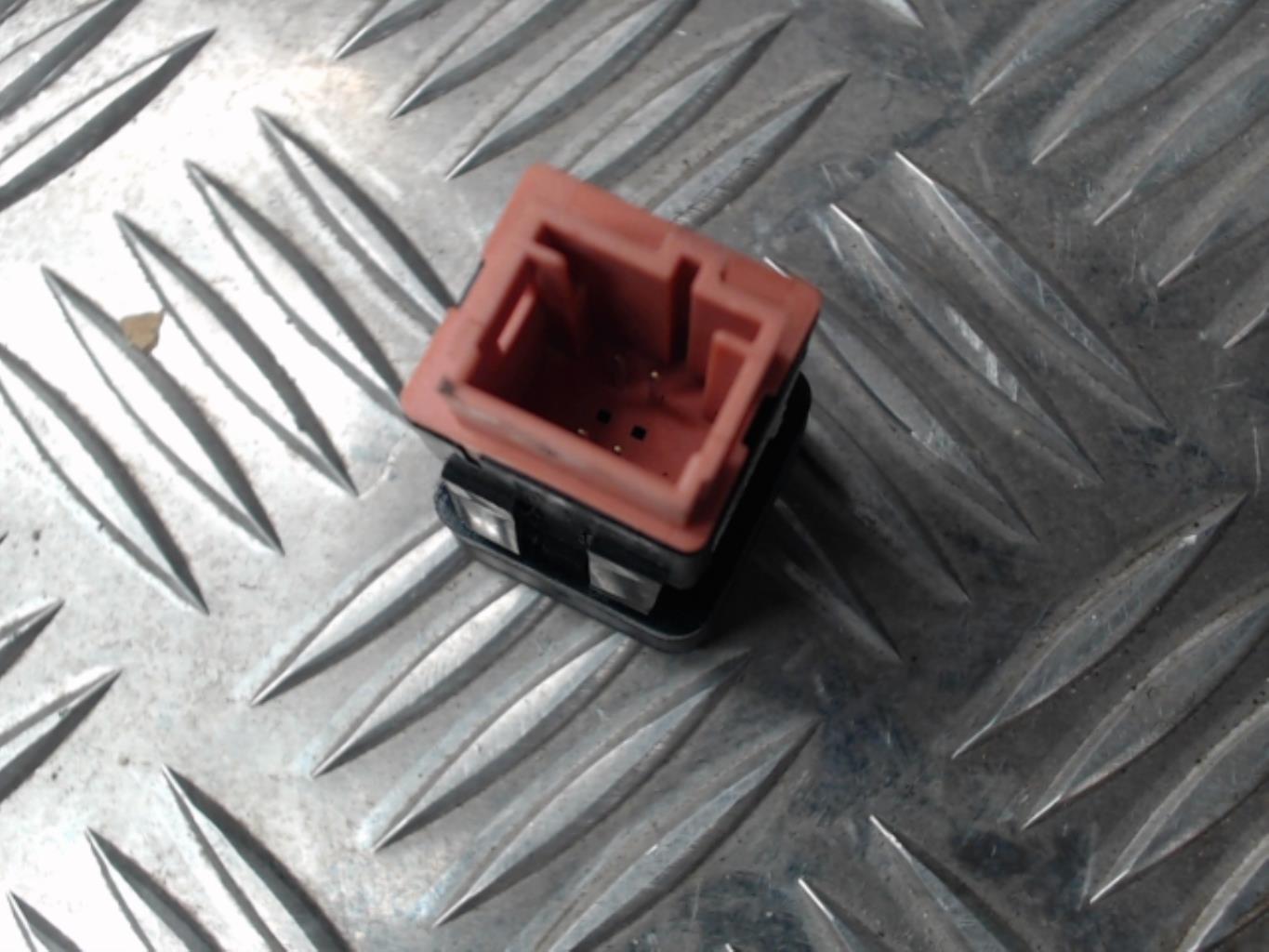 Attuatore chiavistello sportello carburante CITROEN C4 2 PHASE 1 Diésel - 1