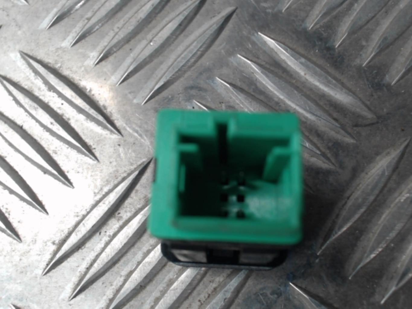 Bouton/Interrupteur CITROEN C4 2 PHASE 1 Diesel - 1