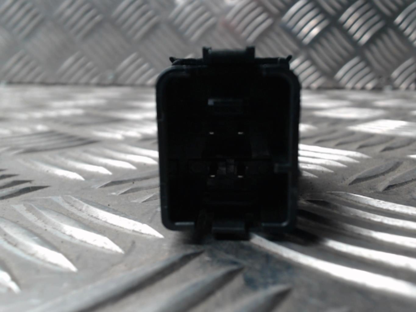 Bouton de warning VOLKSWAGEN GOLF PLUS PHASE 1 Diesel - 1