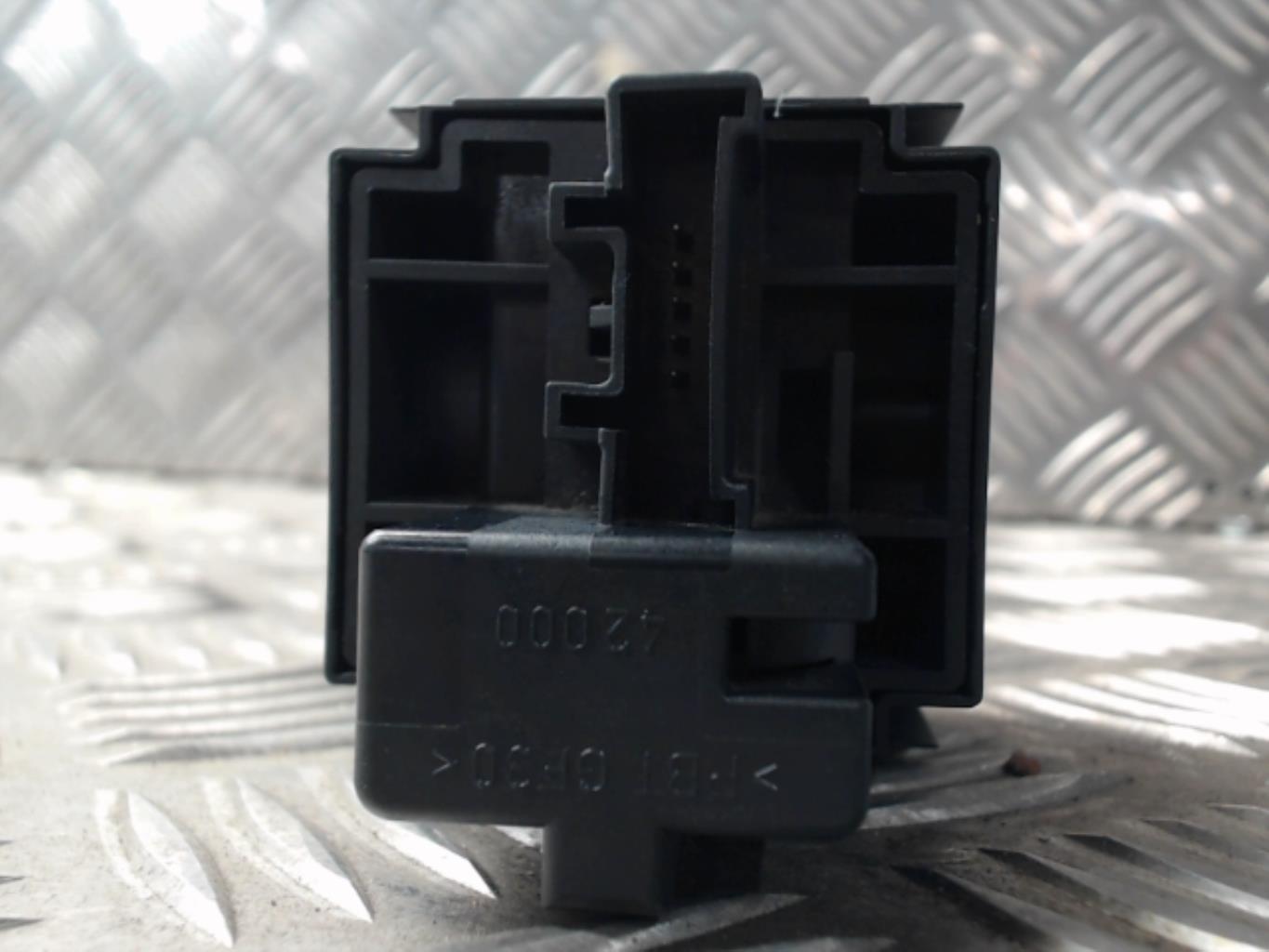 Commande de reglage hauteur de phare RENAULT TWINGO 2 PHASE 2 Diesel - 1