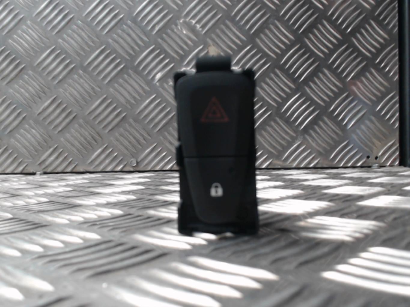 Bouton de warning DACIA SANDERO 2 PHASE 1 Essence - 1