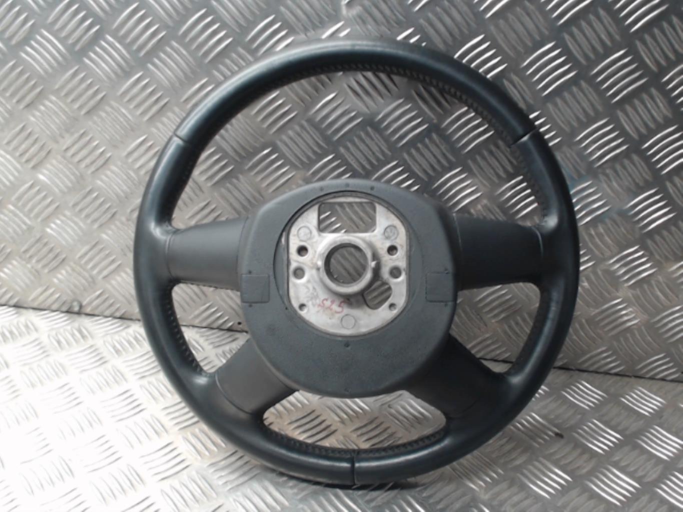 Volant AUDI A4 3 AVANT PHASE 1 BREAK Diesel - 1