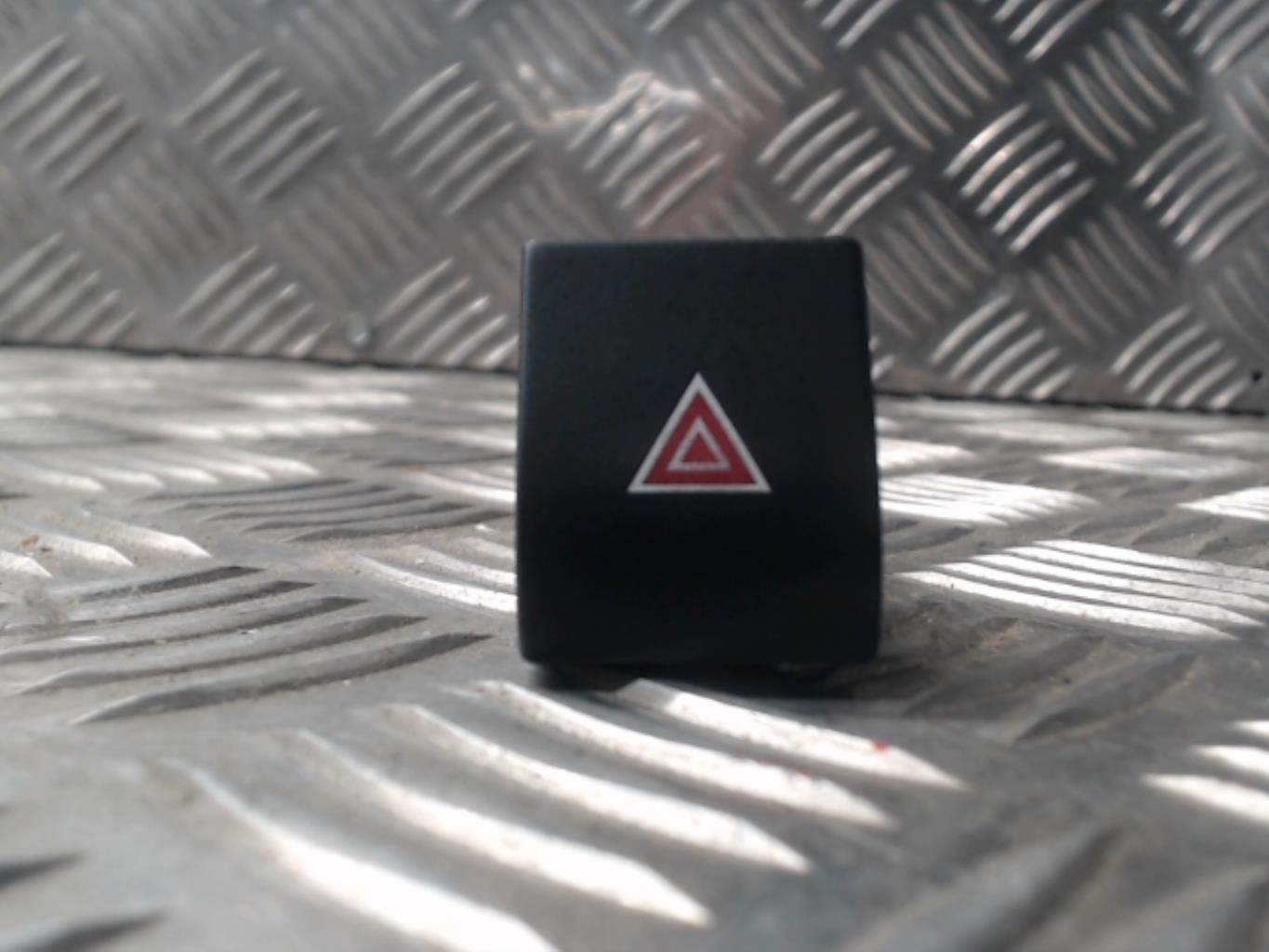 Bouton de warning PEUGEOT 3008 1 PHASE 1 Diesel - 1