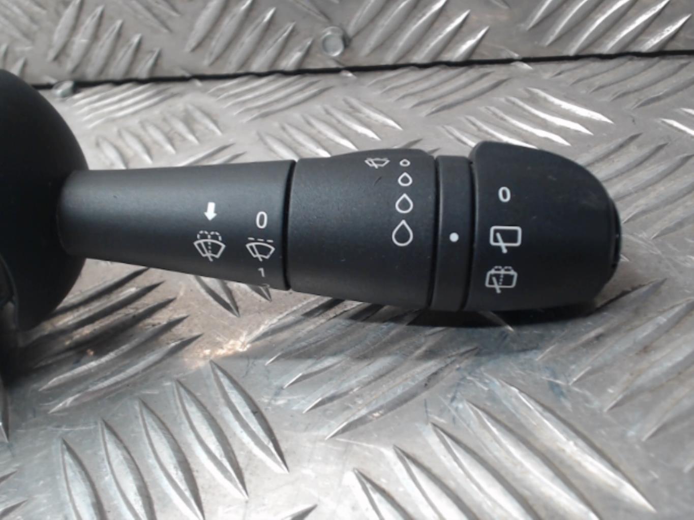 Commodo d'essuie glaces RENAULT CLIO 4 PHASE 2 Diesel - 1