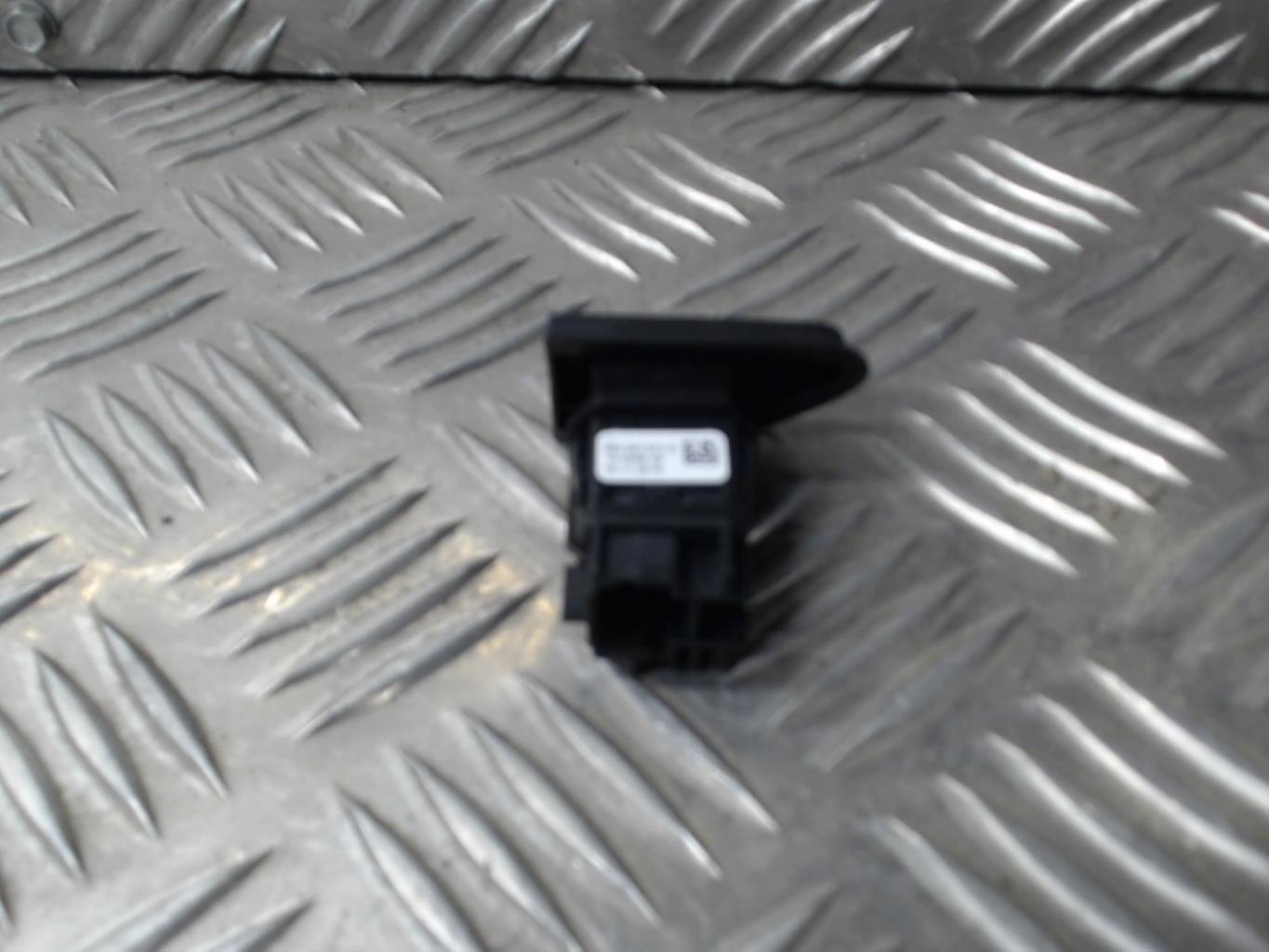 Bouton de warning RENAULT CLIO 4 PHASE 1 Essence - 1