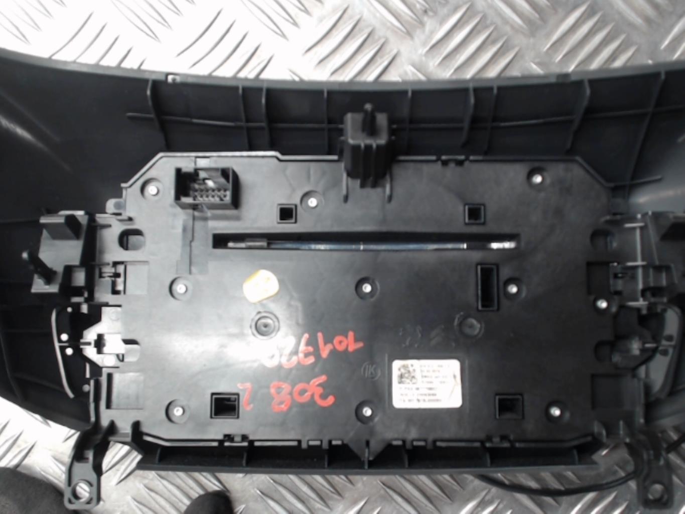 Autoradio originale PEUGEOT 308 2 SW PHASE 1 BREAK Diésel - 1