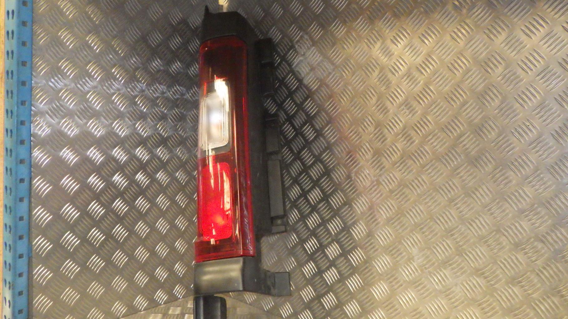 Fanale posteriore principale sinistro (luci) RENAULT TRAFIC 3 COURT PHASE 1  - 1
