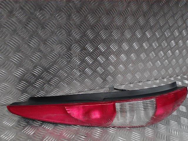 Fanale posteriore principale sinistro (luci) FORD MONDEO 2 BREAK Diésel - 1