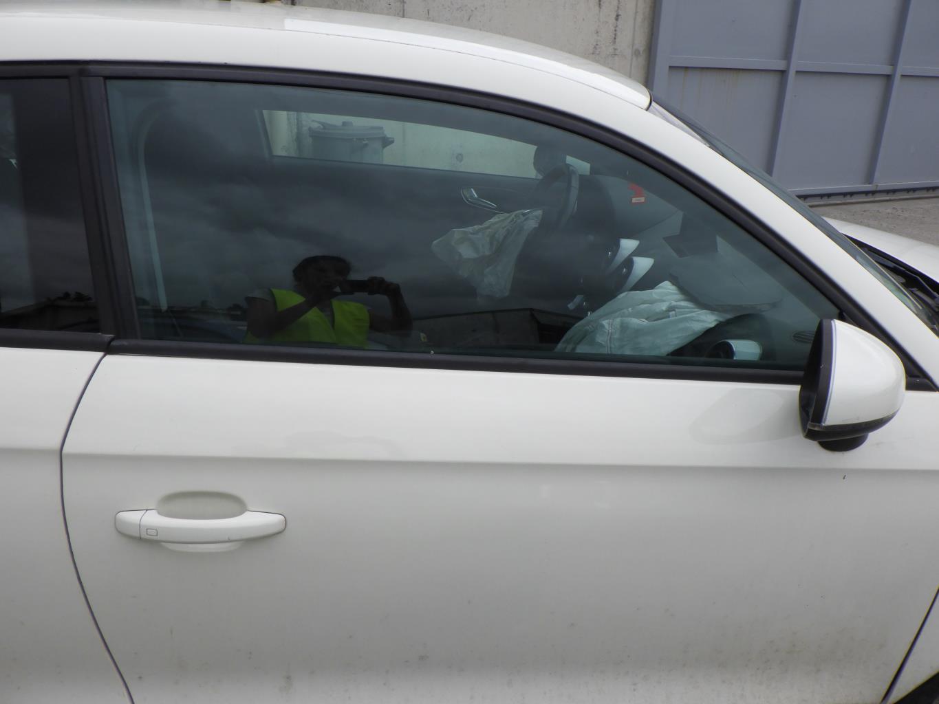 Vitre avant droit AUDI A1 1 PHASE 1 Diesel - 1