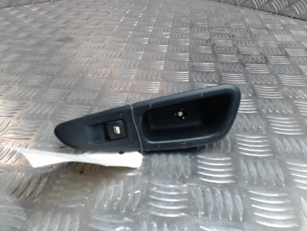 Interruttore lavacristalli posteriore destro PEUGEOT 308 1 PHASE 1 Diésel - 1