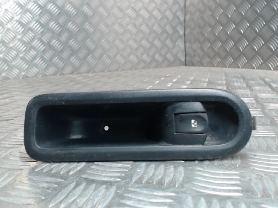 Interruttore lavacristalli anteriore destro RENAULT CLIO 3 PHASE 2 Diésel - 1